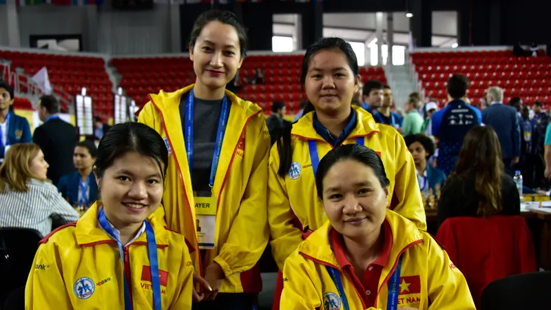 Bốn nữ kỳ thủ Việt Nam giành chiến thắng ở trận thứ 3.