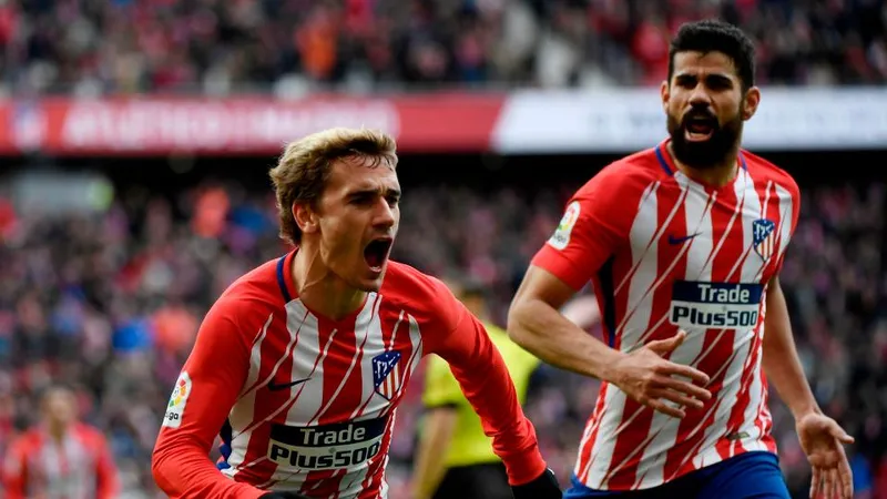 Antoiner Griezmann và Diego Costa (phải, Atletico Madrid)
