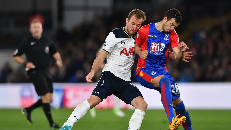 Vắng Harry Kabne (trái) ai sẽ tghi bàn cho Tottenham.