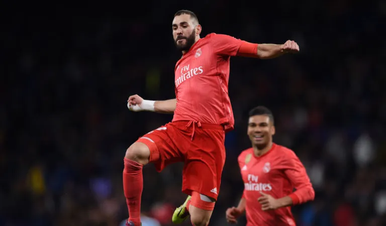 Karim benzema ăn mừng bàn thắng