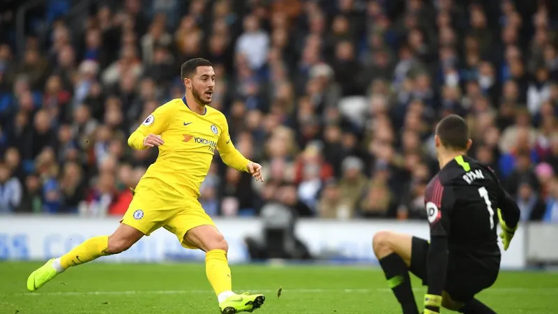 Eden Hazard ghi bàn vào lưới Brighton