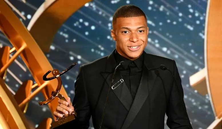 Kylian Mbappe tại Lễ nhận giải của UNFP.