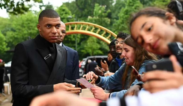 Kylian Mbappe đang là điểm nóng trên thị trường chuyển nhượng