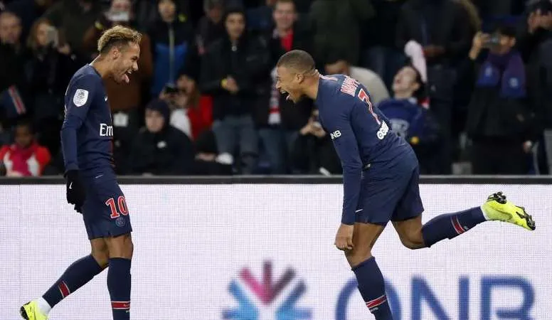 Neymar và Kylian Mbappe trong đội hình PSG