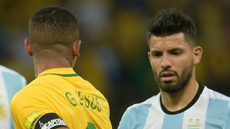 Gabriel Jesus (trái, Brazil) và Sergio Aguero (Argentina)