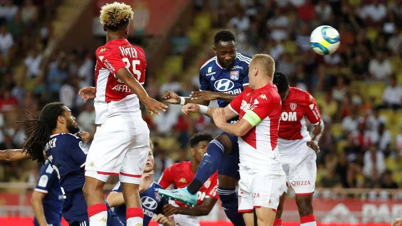 Sylvinho hài lòng, Leonardo Jardim lo lắng