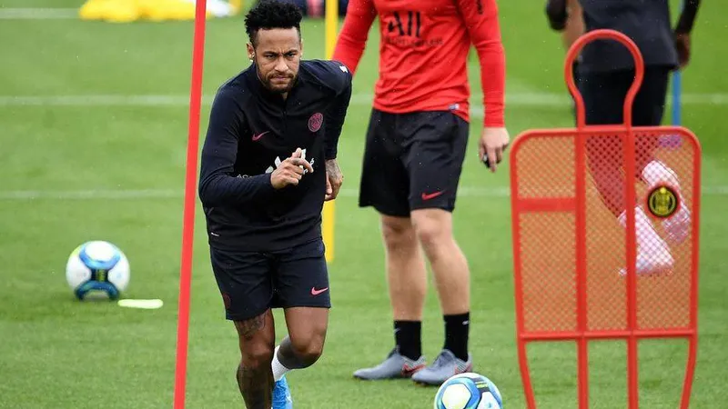 PSG quá “rắn” với Neymar 