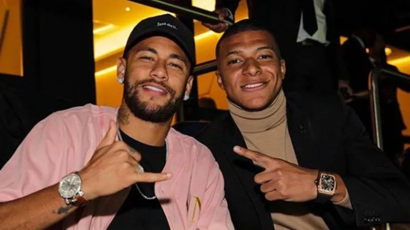 Neymar lấy lòng lại người hâm mộ PSG