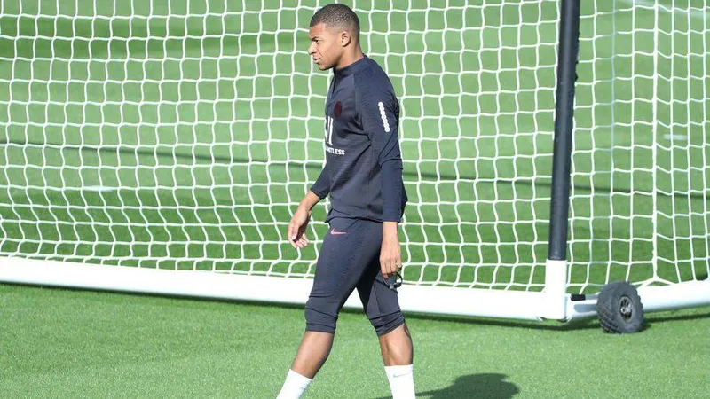 PSG mạo hiểm với Kylian Mbappe