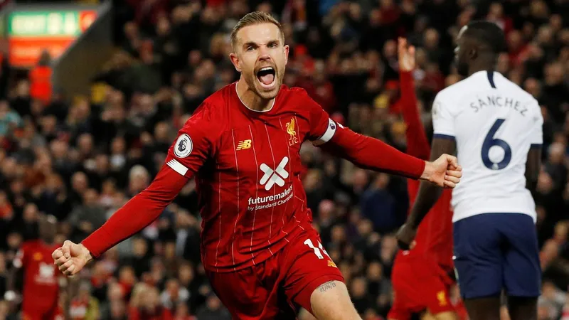 Thắng Tottenham, Liverpool vươn đến đỉnh cao phong độ.