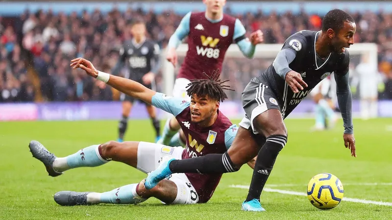 ASton Villa sụp đổ trước Leicester City