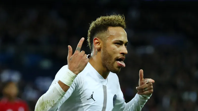 Neymar không chọn Ronaldo trong đội hình Dream Team 