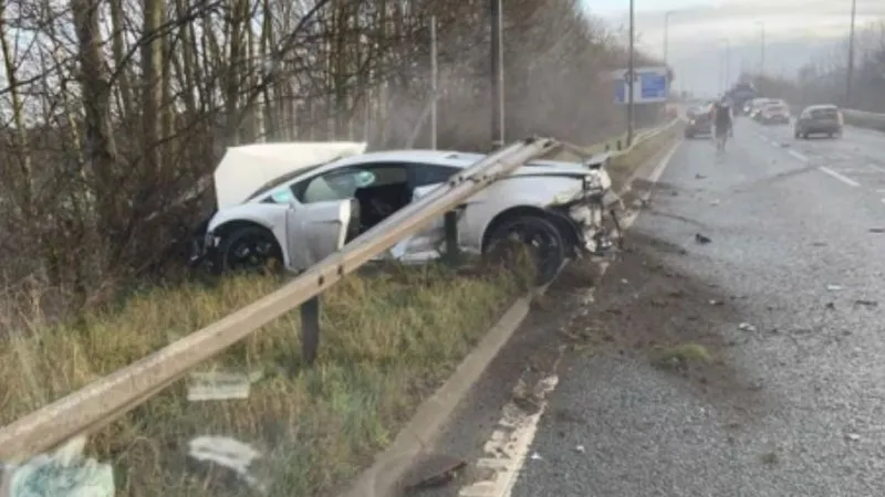 Tan tành chiếc siêu xe Lamborghini của thủ môn Manchester United 