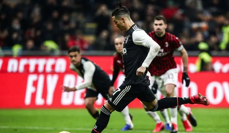 CHÍNH THỨC: Serie A sẽ chơi trong sân không khán giả trong 30 ngày tới