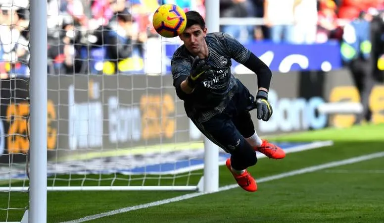 Thủ thành Thibaut Courtois cứu nguy cho khung thành Real madrid
