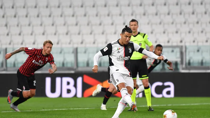 Ronaldo sút hỏng quả 11m