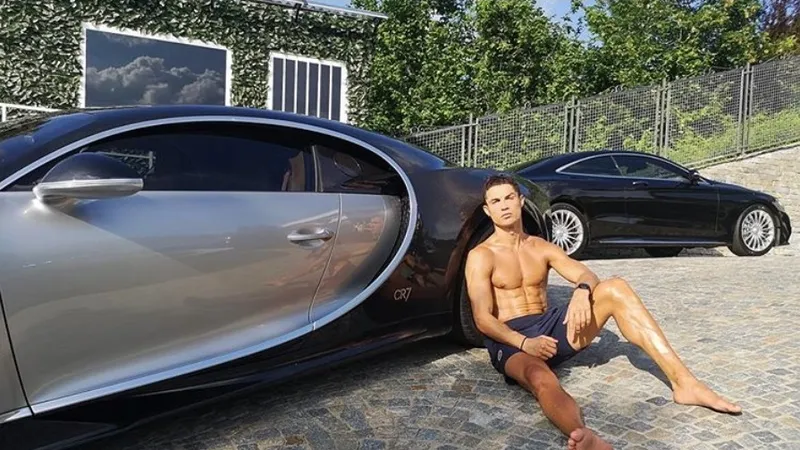 Cristiano Ronaldo và những chiếc siêu xe... cũ của anh