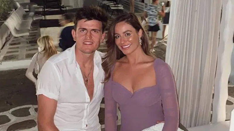 Harry Maguire và bạn gái Fern Hawkin