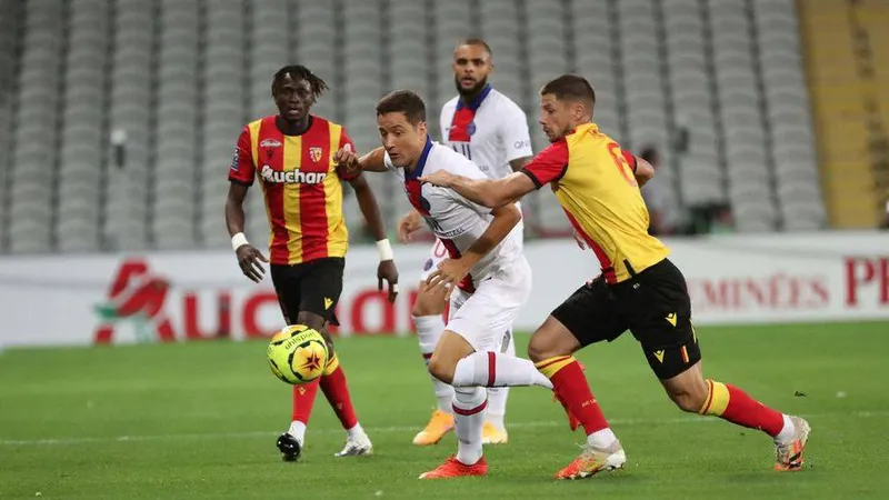 PSG mất hơn nửa đội hình đã phơi áo trên sân Lens