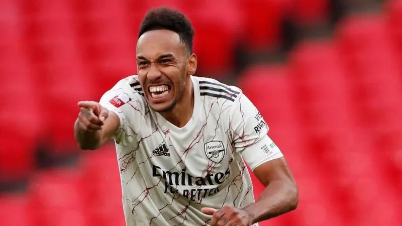 Aubameyang là tay sát thủ đáng sợ nhất với Fulham