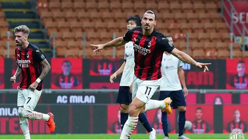 Zlatan Ibrahimovic ăn mừng bàn thắng