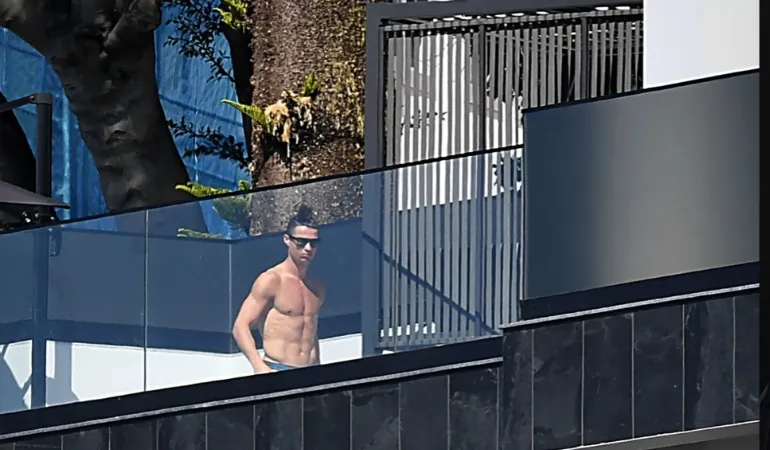 Ronaldo đã ở 2 tâng trên cùng trong thời gian Serie A bị đình hoãn