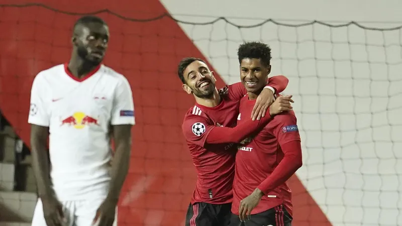 Các cầu thủ Man United ăn mừng chiến thắng