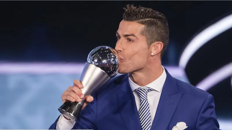 Ronaldo vẫn là nhân vật chính trên đấu trường