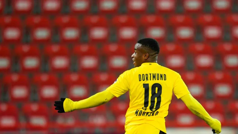 Youssoufa Moukoko phá kỷ lục khi ghi bàn ở Đức