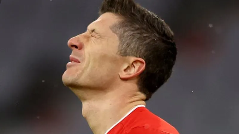 Mất Robert Lewandowski là một tổn thất lớn cho Bayern trước cuộc chiến với PSG