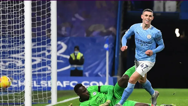 Phil Foden ghi bàn trong trận thắng ở Stamford Bridge