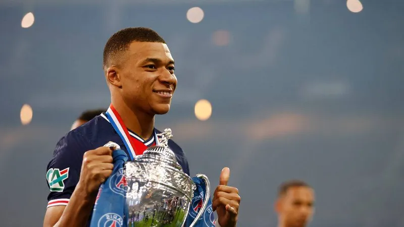Kylian Mbappe giúp PSG đoạt cúp