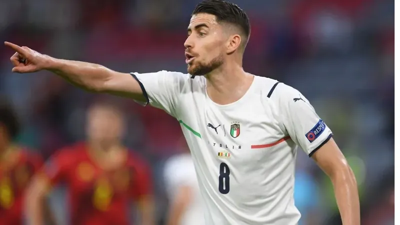 Jorginho là chìa khóa của Italia