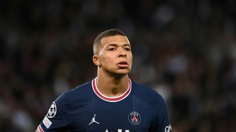 Kylian Mbappe quyết sang Madrid cuối mùa