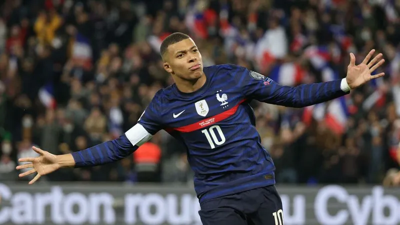 Kylian Mbappe lần đầu tiên ghi 4 bàn cho tuyển Pháp