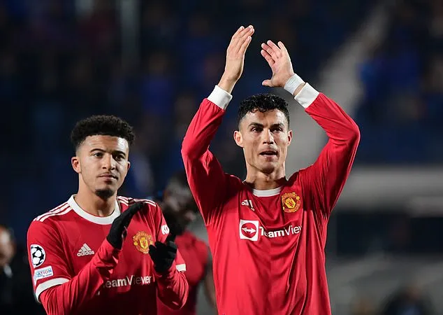 Cristiano Ronaldo và Jadon Sancho gia nhập sân Old Trafford trong mùa hè