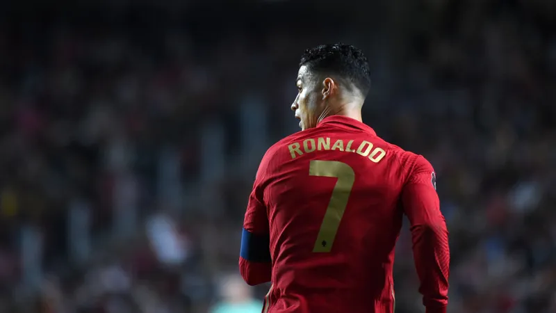 Cristiano Ronaldo đã vượt qua cột mốc 1 tỷ đôla