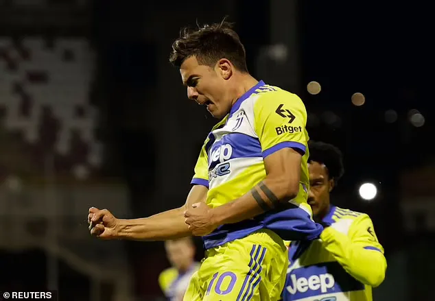 Paulo Dybala ăn mừng bàn thắng