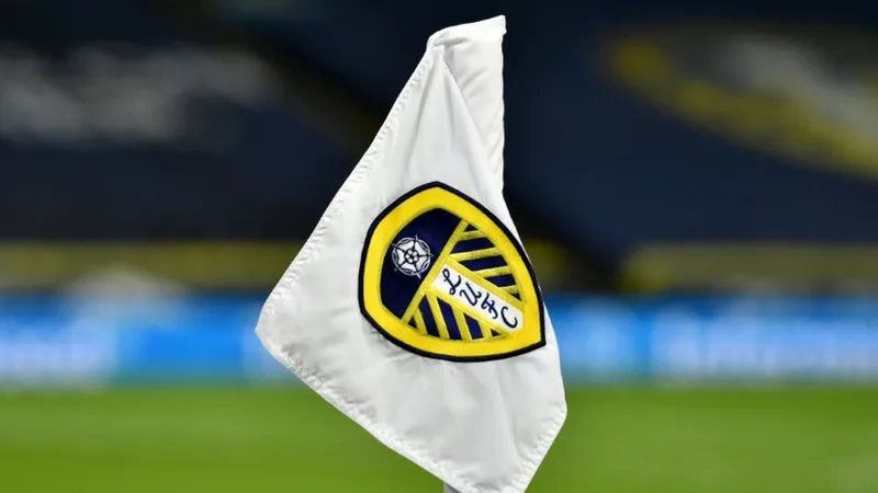 Leeds đã xin hoãn vì dịch bệnh bùng phát