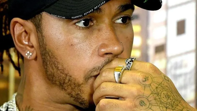 Lewis Hamilton góp tiền đầu tư mua Chelsea