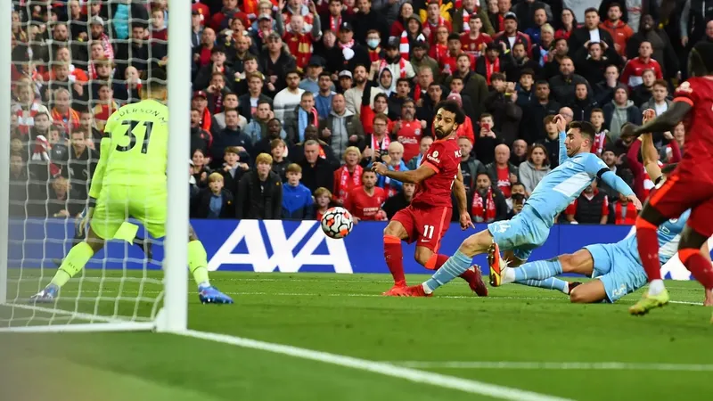 Mo Salah khuất phục cả hàng thủ Man City bằng pha đi bóng xuất thần