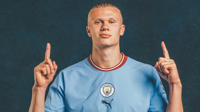 Erling Haaland trong màu áo Man City