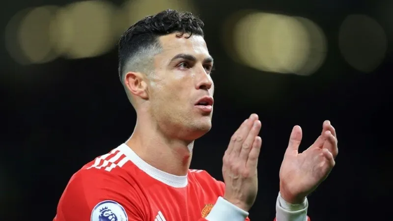 Ronaldo giờ không biết sẽ chơi ở đâu mùa tới