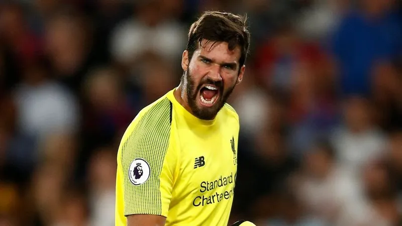 Mất thủ thành Alisson là một tổn thất lớn với Liverpool