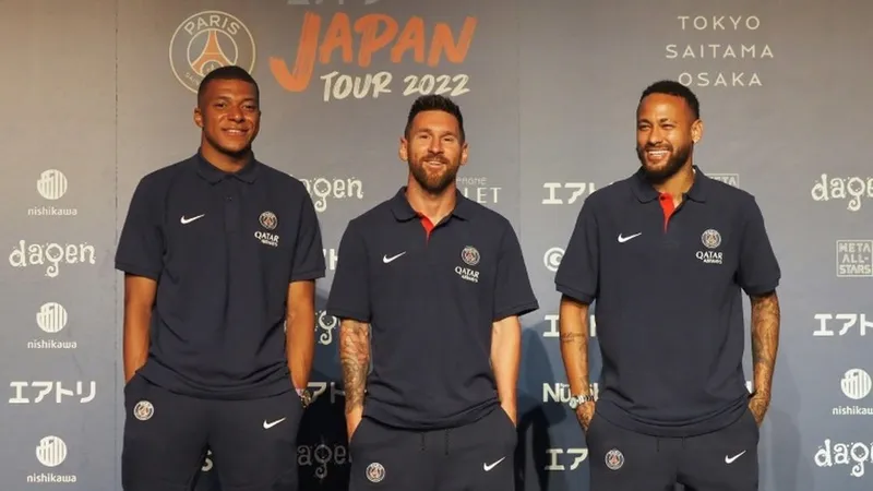Bộ 3 siêu sao Kylian Mbappe, Leo Messi và Neymar khó tìm thấy nụ cười như trước