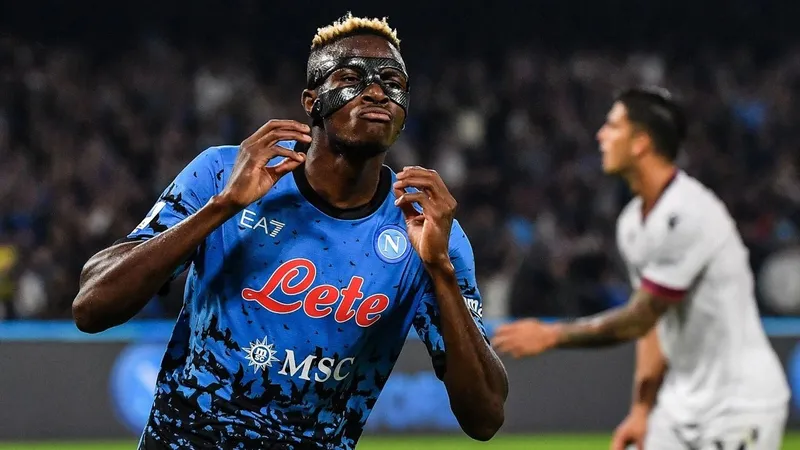 Tiền đạo Victor Osimhen của Napoli đang bùng nổ ở Serie A lẫn Champions League