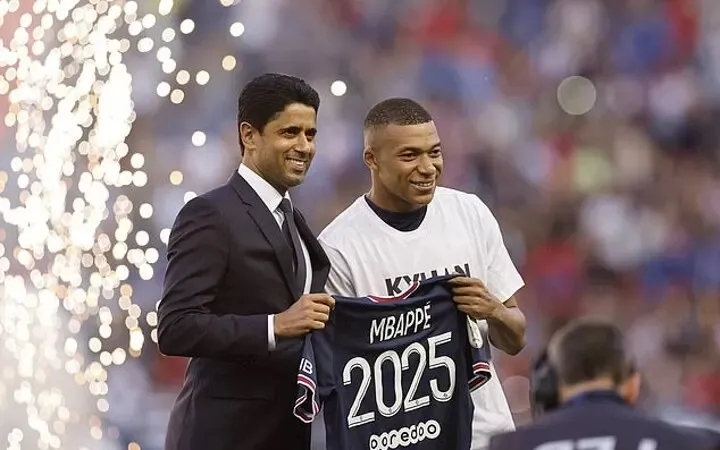 Chủ tịch PSG giới thiệu hợp đồng triển hạn Kylian Mbappe