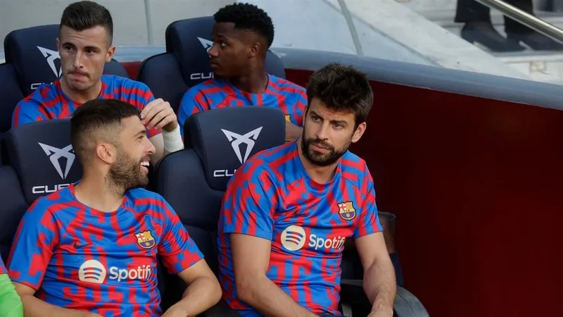 Jordi Alba sẽ theo chân Gerard Pique rời đội