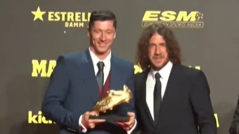 Robert Lewandowski và Carles Puyol
