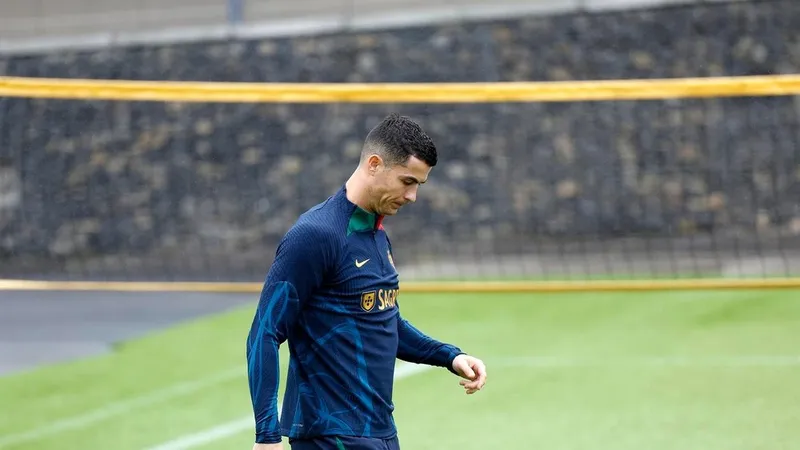 Ronaldo đã chính thức trở thành cầu thủ tự do sau World Cup